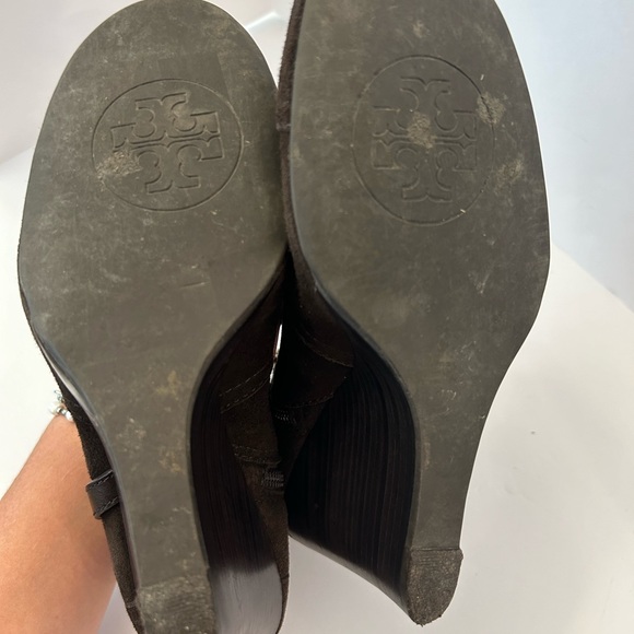 TORY BURCH Wedge Heel Ankle Boots Aaden Brown Suede Gold Logo Womens Size 9M - Picture 7 of 9